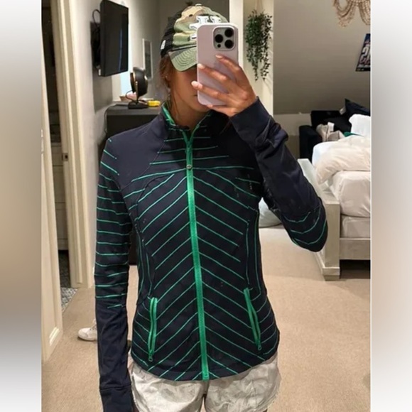 Lululemon Stripe Inkwell Blue and Green Jacket Size 4-6 - Picture 1 of 8